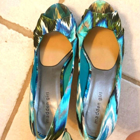 Shoes - Picture 3 of 4